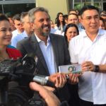 Governador Elmano de Freitas entrega 1º lote do Vale-Gás Social de 2023 às prefeituras
