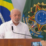 Lula sanciona reajuste de 9% aos servidores públicos federais e prevê novos concursos