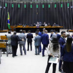 O que diz o projeto de lei que propõe a substituição do atual modelo do Ensino Médio