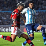 Fora de casa, Flamengo empata com Racing-ARG em noite de recorde para Gabigol