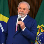 Lula anuncia salário mínimo de R$ 1.320 e aumento da faixa de isenção do Imposto de Renda