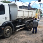 Equipe da Seinfra realiza operação tapa-buraco no Centro do Distrito de Taperuaba