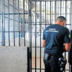 Policial penal é suspeito de acumular cargo público de enfermeiro no Interior do Ceará