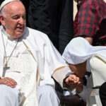 Papa Francisco sai de cirurgia de hérnia abdominal sem complicações