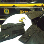 PRF encontra coletes balísticos e munições em carro roubado há 8 meses no Ceará