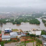 Rio em Santa Quitéria transborda após chuvas e famílias ficam desalojadas; Prefeitura pede doações